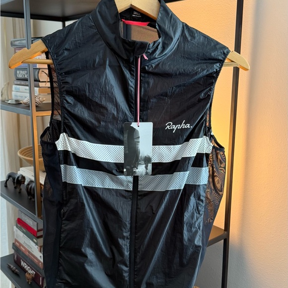 NWT Rapha Men’s Brevet Gilet Cycling Vest Black Small and White - Picture 1 of 3